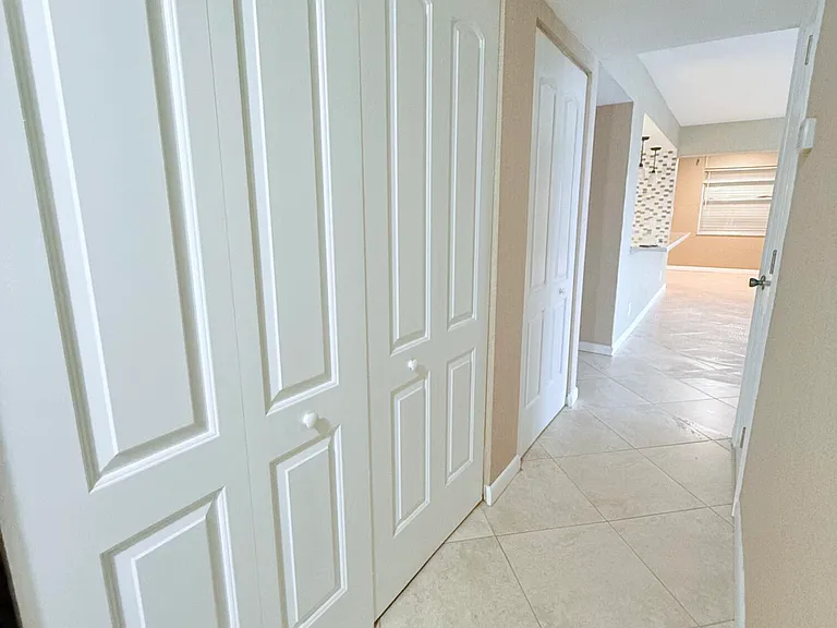 401 Golden Isles Dr #913 — Photo 16