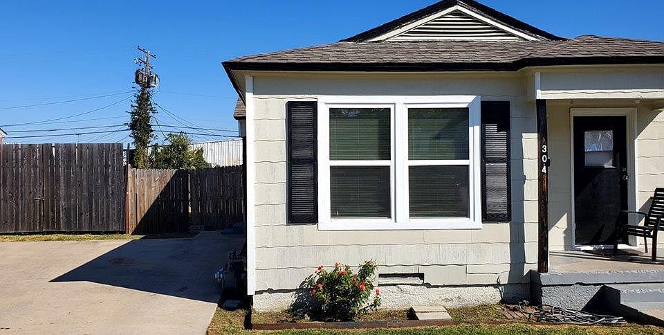 1st image of 304 SE 13th St