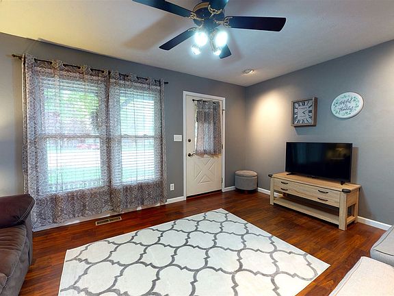 5th image of 60 Newsom Ln