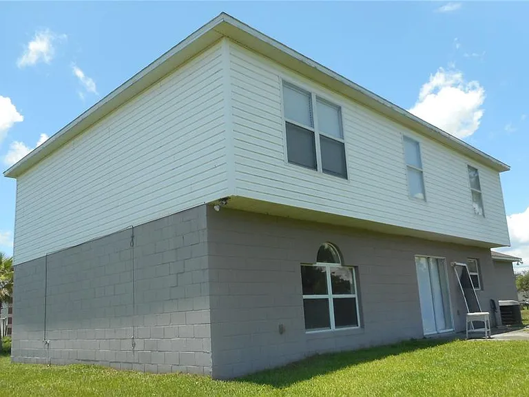 950 Derbyshire Dr — Photo 2