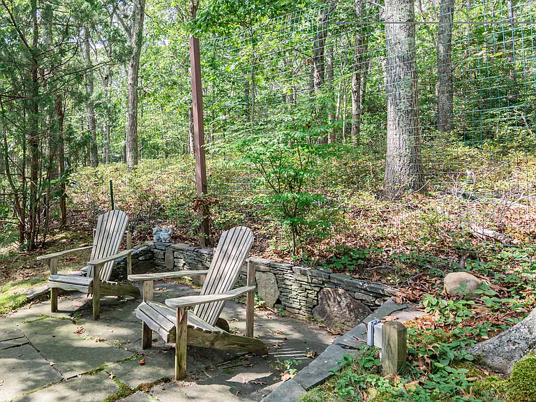 Lillian Ln — Photo 24