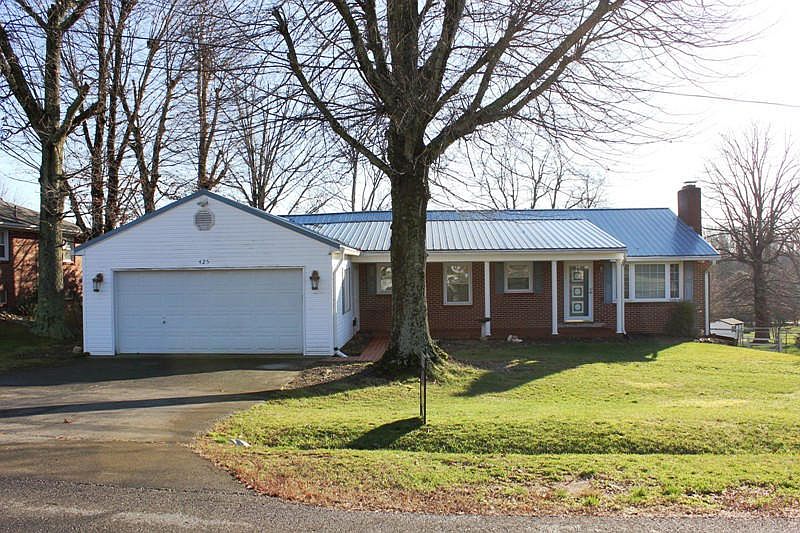 1st image of 425 Hilltop Dr