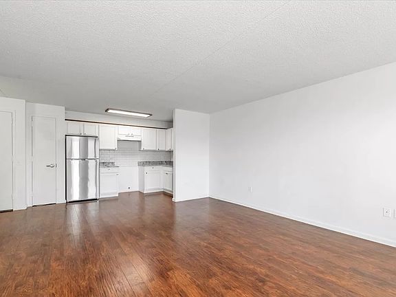 4th image of 260 Beach 81 St #3B