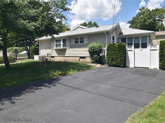 4th image of 19 Doyle Dr