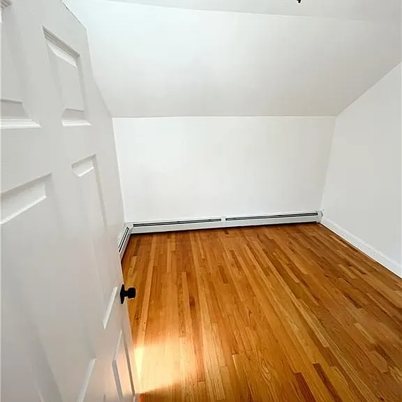 114 Warren Ave — Photo 3