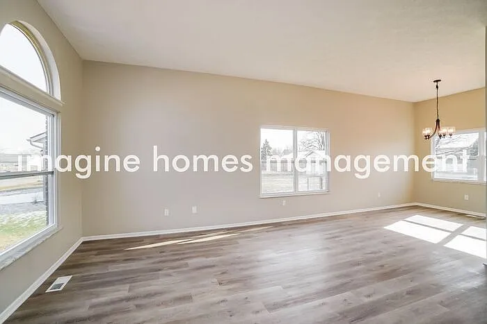 3 bed, 2.5 bath, 1530 sqft, $2,300 — Photo 4