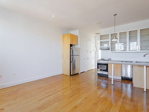 5th image of 794 Saint Johns Pl APT 4C