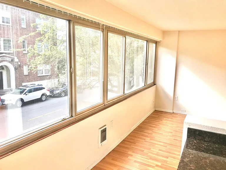Mercer Vista Apartments — Photo 2