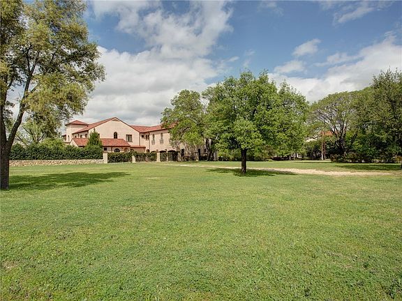 4th image of 2025 Four Oaks Ln