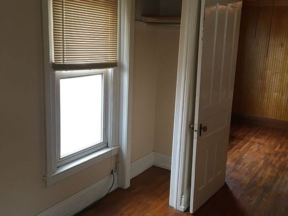 2nd image of 905 State St #4