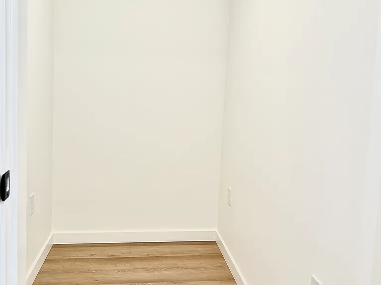 2488 Granville St — Photo 53