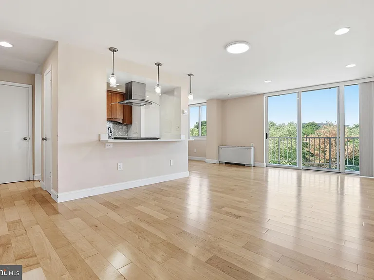 4520 King St #804 — Photo 11