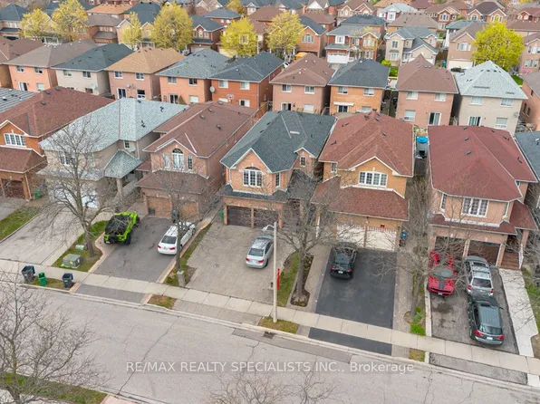 25 Golden Eagle Rd, Brampton, ON L6R 1Z4
