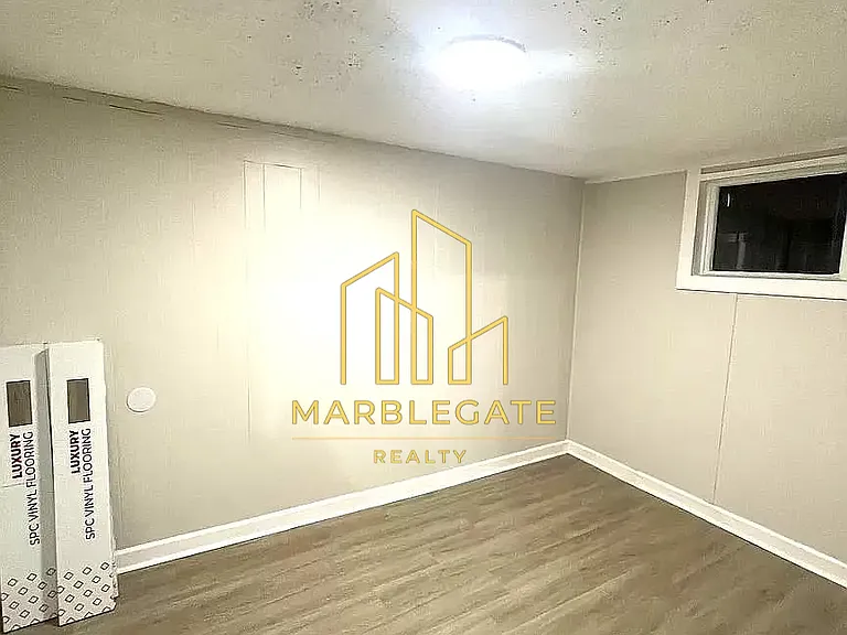 265 W Runyon St #11 — Photo 4