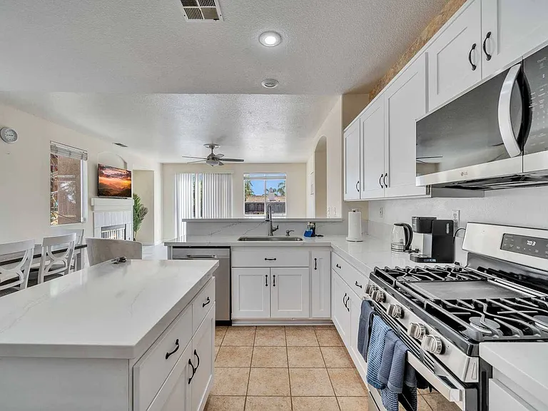 21585 Del Amo St — Photo 11