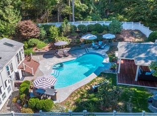 15 Buttonball Ln, Madison, CT 06443