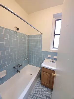 5th image of 225 Parkside Ave #28