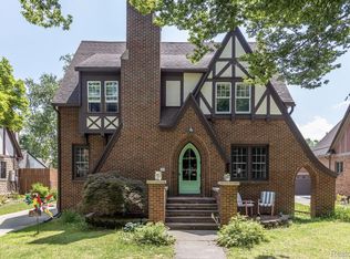 425 Everett Dr, Lansing, MI 48915