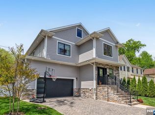 230 Park Ave, Teaneck, NJ 07666