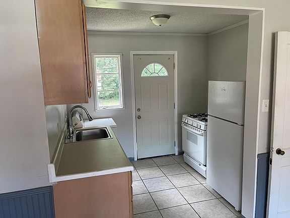 3rd image of 3097 Waynoka Ave #1