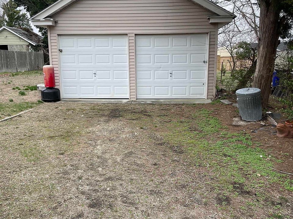 2nd image of 112 E Collins Ave