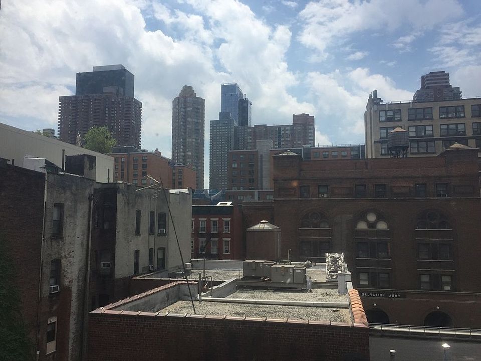 2nd image of 536 W 47th St APT 16