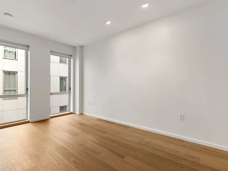 50-504 W Broadway #499 — Photo 18