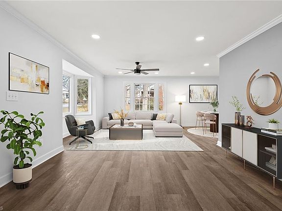3rd image of 415 Spring St