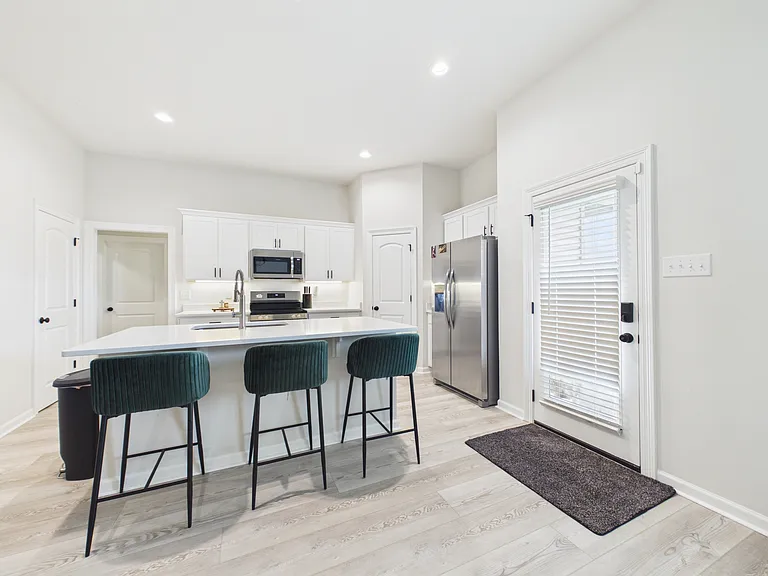 221 Tatum Ln — Photo 6