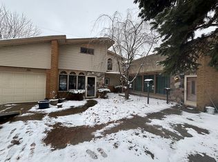 7949 Pine St, Taylor, MI 48180