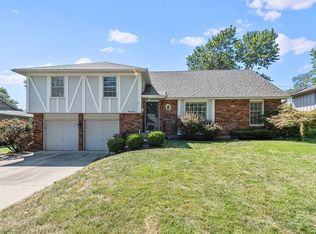 9528 Glenwood St, Overland Park, KS 66212