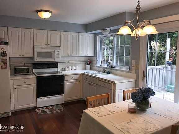 5th image of 1737 Flemington Dr