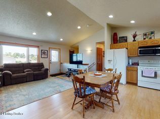 541 3rd Ave SW, Dickinson, ND 58601