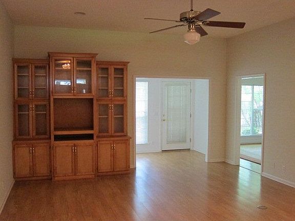 2nd image of 102 Kingswood Ct