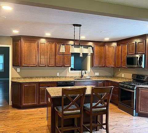 3rd image of 77 Maple Dr