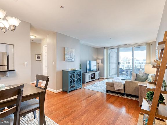 2nd image of 100 Harborview Dr Unit 305