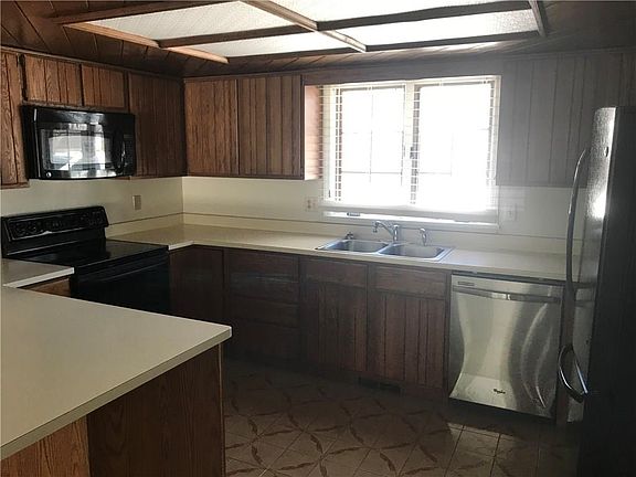 4th image of 8 Cambridge Ct
