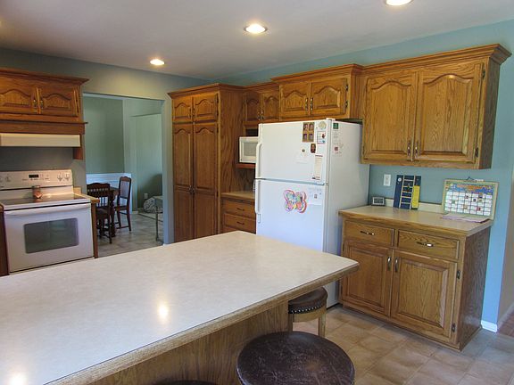 Spacious Eat-in Kitchen