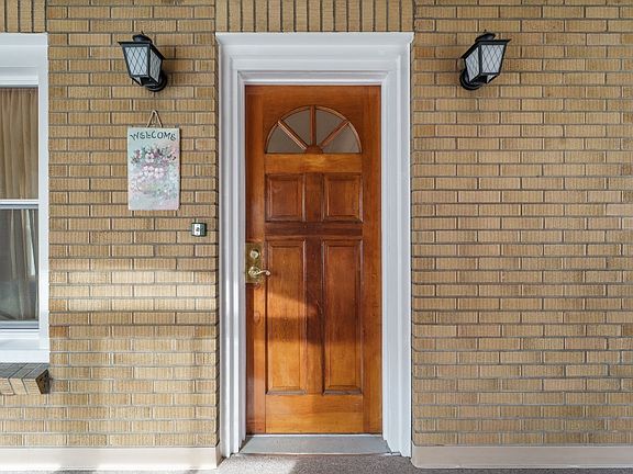 3rd image of 4 Delaware Ave