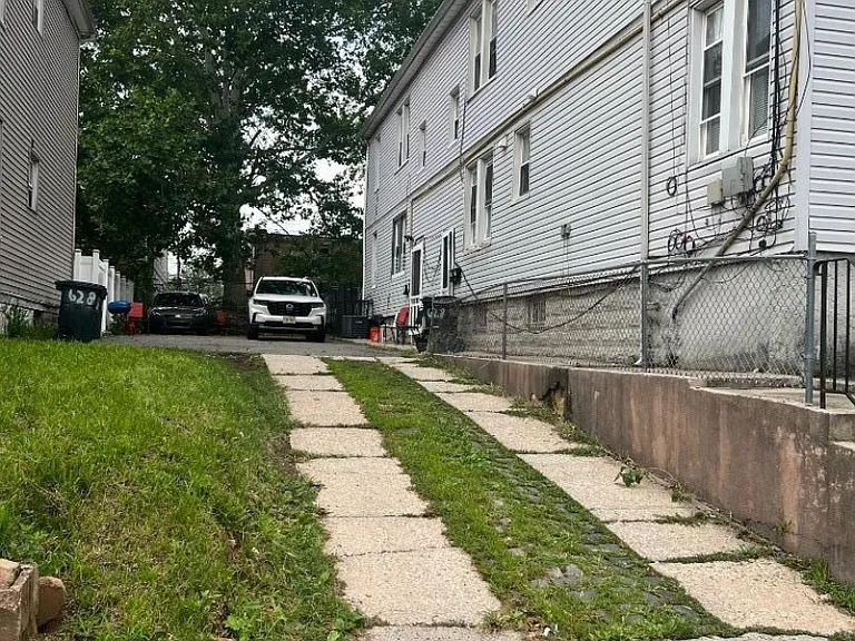 628 Magnolia Ave — Photo 2