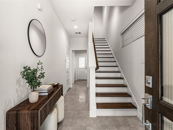 3rd image of 3020 Charline Ave