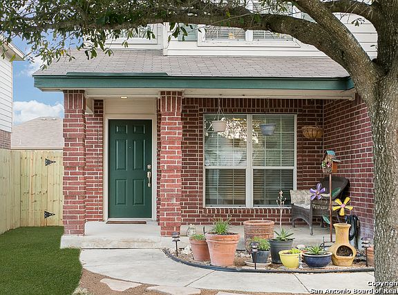 4th image of 240 San Saba