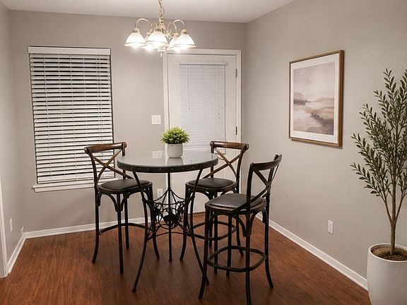 5th image of 403 Magnolia Ct