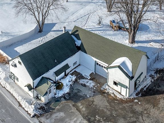 4th image of 120 Fairmount Rd East