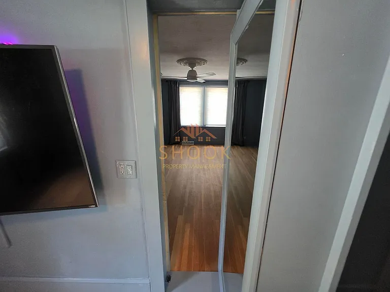 914 Vine St — Photo 25