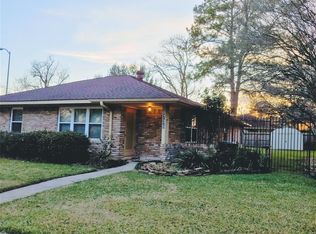 8736 Robindell Dr, Houston, TX 77074