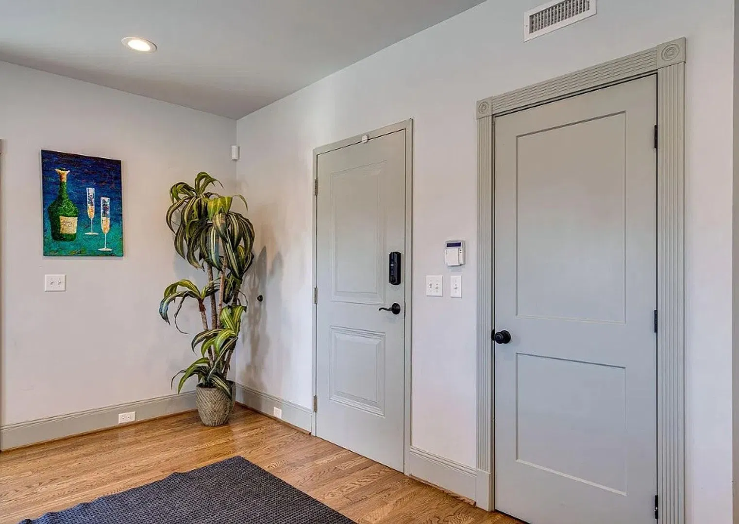 Beautifully Updated, Fully Furnished Condo in a Prime Nashville Location! — Photo 4