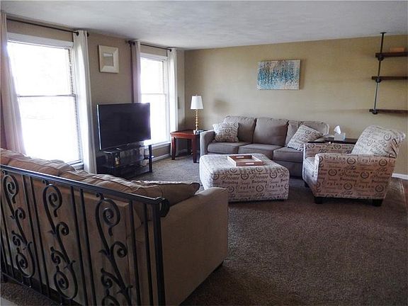 3rd image of 717 Courtview Dr