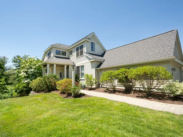 53 Carriage Hill Cir #53, Southborough, MA 01772