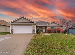 5715 Camden Cir, Columbia, MO 65201